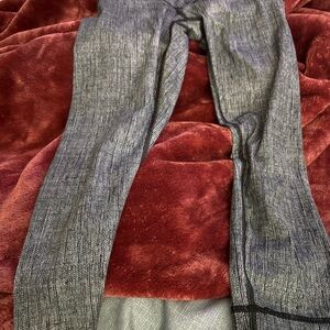 Lululemon size 4 woman’s Gray Textured Leggings